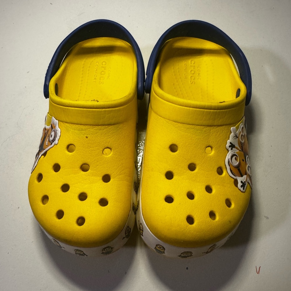 Minions crocs